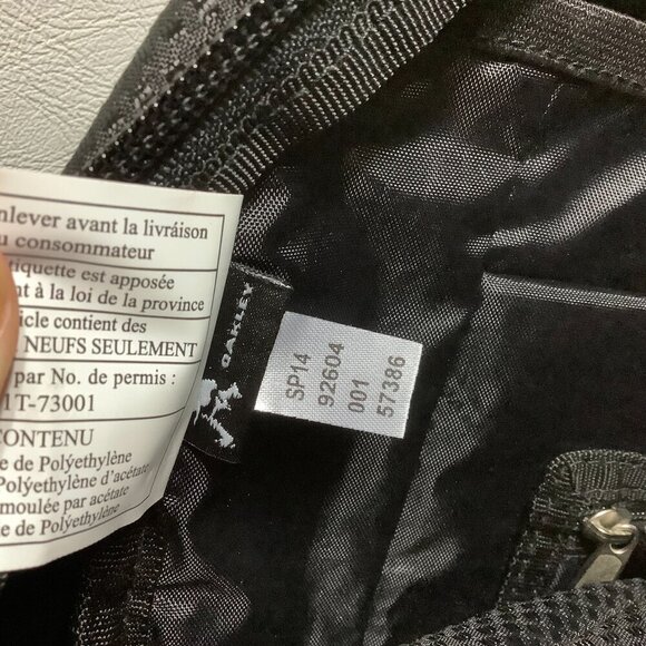 Oakley #92604 Backpack Black Labatt Blue Imported Embordered Front 18" x 12" - Picture 10 of 10